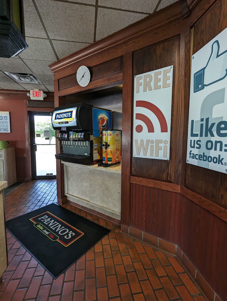 Pino's On Main Pizza